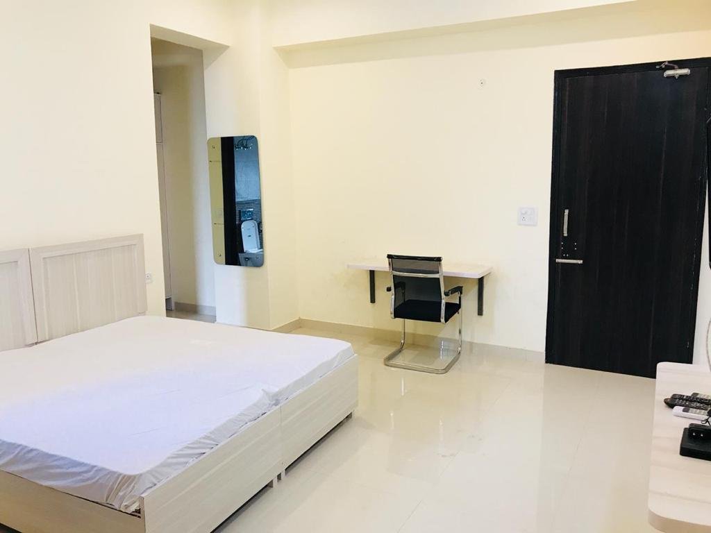 Pg in Dlf Phase 1 Gurgaon photo