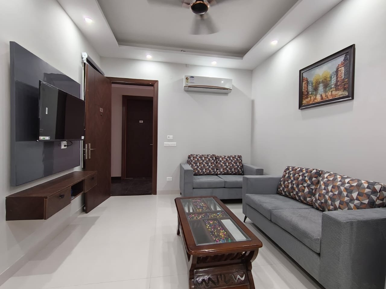 1 RK + 1 bhk in Sushantlok, Gurgaon photo